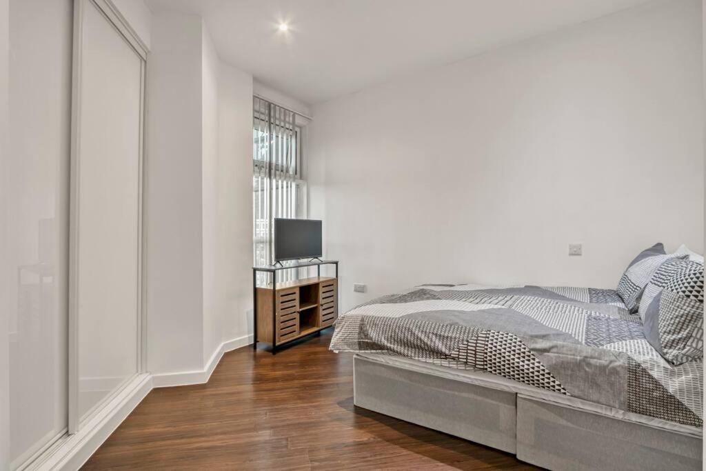 Apartamento Heathrow 2-bedroom Urban Oasis
